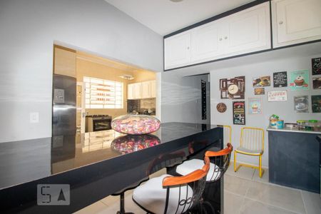 Casa à venda com 262m², 3 quartos e 4 vagas Casa à venda com 262m², 3 quartos e 4 vagasCozinha