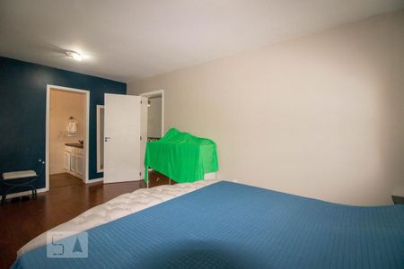 Casa à venda com 262m², 3 quartos e 4 vagas Casa à venda com 262m², 3 quartos e 4 vagasSuíte