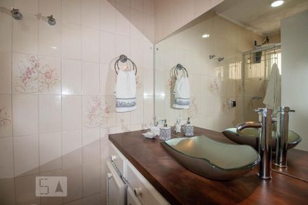 Casa à venda com 262m², 3 quartos e 4 vagas Casa à venda com 262m², 3 quartos e 4 vagasBanheiro da Suíte