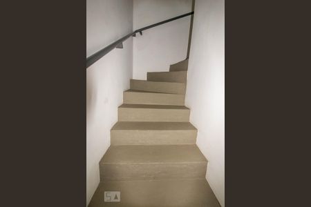 Casa à venda com 262m², 3 quartos e 4 vagas Casa à venda com 262m², 3 quartos e 4 vagasEscadas