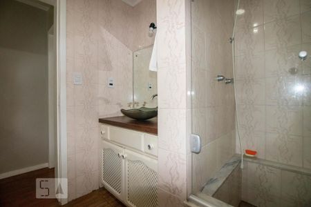 Casa à venda com 262m², 3 quartos e 4 vagas Casa à venda com 262m², 3 quartos e 4 vagasBanheiro Social