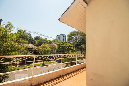 Casa à venda com 262m², 3 quartos e 4 vagas Casa à venda com 262m², 3 quartos e 4 vagasVaranda