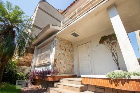 Casa à venda com 262m², 3 quartos e 4 vagas Casa à venda com 262m², 3 quartos e 4 vagasFachada