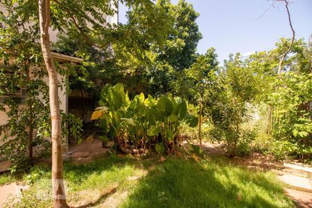 Casa à venda com 262m², 3 quartos e 4 vagas Casa à venda com 262m², 3 quartos e 4 vagasPátio