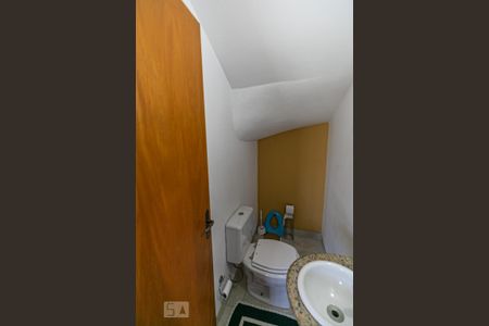 Casa à venda com 119m², 3 quartos e 2 vagas Casa à venda com 119m², 3 quartos e 2 vagasLavabo externo