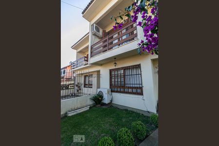 Casa à venda com 119m², 3 quartos e 2 vagas Casa à venda com 119m², 3 quartos e 2 vagasFachada