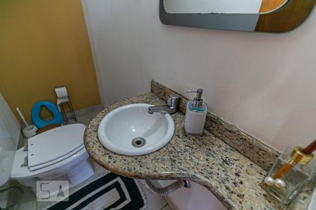 Casa à venda com 119m², 3 quartos e 2 vagas Casa à venda com 119m², 3 quartos e 2 vagasLavabo externo