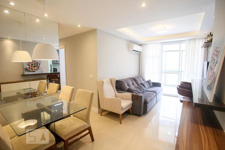 Sala de Apartamento com 2 quartos, 69m² Jacarepaguá