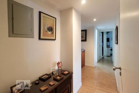 Apartamento à venda com 180m², 4 quartos e 2 vagas Apartamento à venda com 180m², 4 quartos e 2 vagasHall