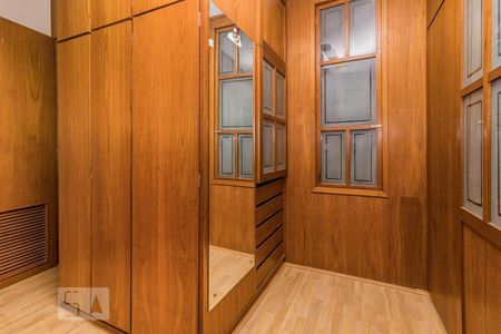 Casa à venda com 280m², 4 quartos e 3 vagasCloset do quarto