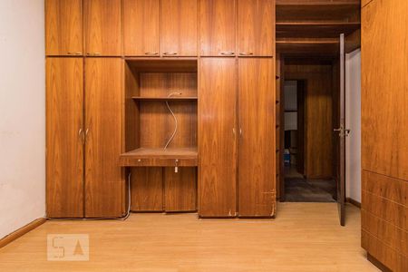 Casa à venda com 280m², 4 quartos e 3 vagasDormitório2