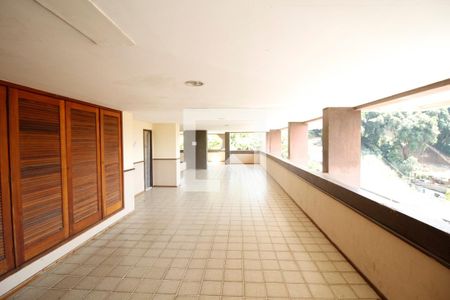 Apartamento à venda com 77m², 2 quartos e 1 vagaÁrea comum