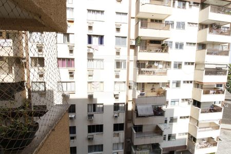 Apartamento à venda com 77m², 2 quartos e 1 vagaVista da Cozinha e Área de Serviço