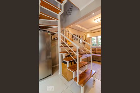 Escada de casa de condomínio para alugar com 3 quartos, 99m² em Cavalhada, Porto Alegre