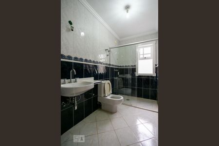 Casa à venda com 296m², 3 quartos e 2 vagasBanheiro da Suíte 2