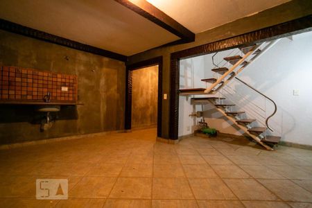 Casa à venda com 296m², 3 quartos e 2 vagasAdega