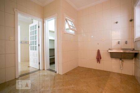 Casa à venda com 296m², 3 quartos e 2 vagasÁrea de serviço