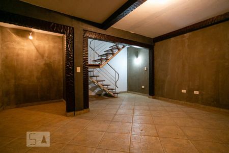 Casa à venda com 296m², 3 quartos e 2 vagasAdega