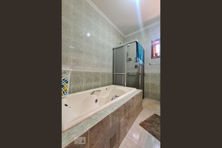 Casa para alugar com 350m², 4 quartos e NaN vagas Casa para alugar com 350m², 4 quartos e NaN vagasBanheiro Quarto 1