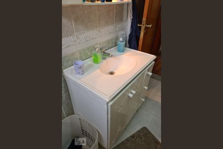 Casa para alugar com 350m², 4 quartos e NaN vagas Casa para alugar com 350m², 4 quartos e NaN vagasDetalhe Banheiro Quarto 1