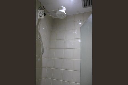 Apartamento para alugar com 178m², 3 quartos e 2 vagasBanheiro corredor chuveiro