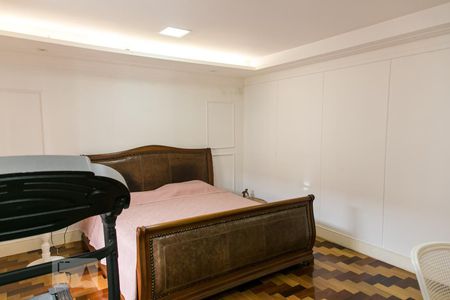 Casa à venda com 455m², 5 quartos e 3 vagasSuíte