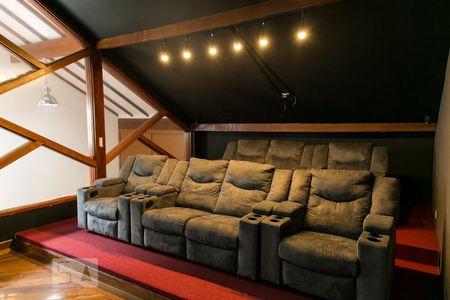 Casa à venda com 455m², 5 quartos e 3 vagasCinema