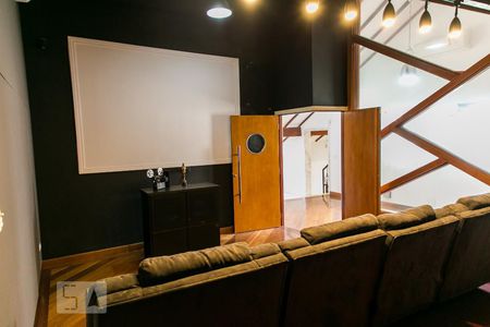 Casa à venda com 455m², 5 quartos e 3 vagasCinema