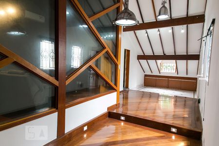 Casa à venda com 455m², 5 quartos e 3 vagasSalão   