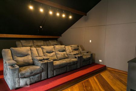 Casa à venda com 455m², 5 quartos e 3 vagasCinema