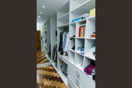 Casa à venda com 455m², 5 quartos e 3 vagasCloset