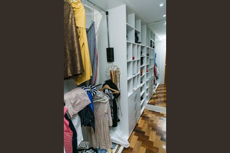 Casa à venda com 455m², 5 quartos e 3 vagasCloset