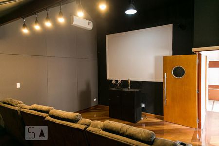Casa à venda com 455m², 5 quartos e 3 vagasCinema