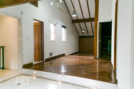Casa à venda com 455m², 5 quartos e 3 vagasSalão   