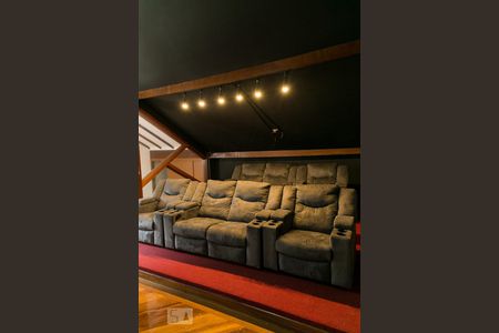 Casa à venda com 455m², 5 quartos e 3 vagasCinema