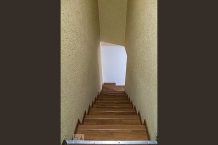 Escada de casa à venda com 2 quartos, 110m² em Vila Santa Terezinha (zona Norte), São Paulo