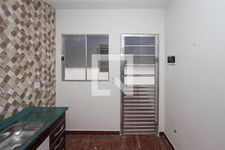 Cozinha de casa para alugar com 1 quarto, 25m² em Jardim Ana Rosa, São Paulo
