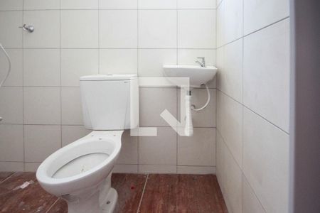 Banheiro de casa para alugar com 1 quarto, 25m² em Jardim Ana Rosa, São Paulo