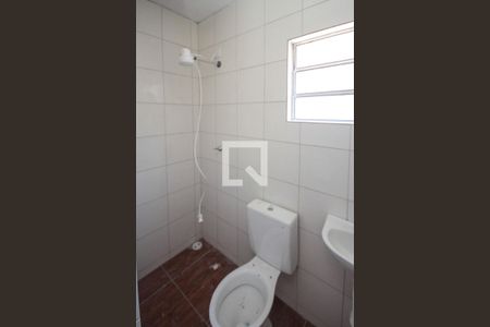 Banheiro de casa para alugar com 1 quarto, 25m² em Jardim Ana Rosa, São Paulo
