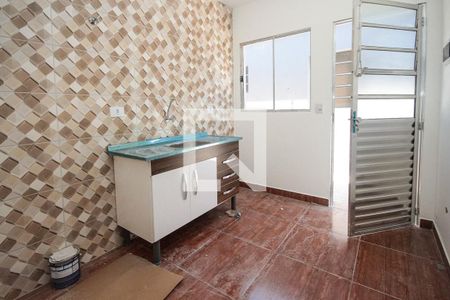 Cozinha de casa para alugar com 1 quarto, 25m² em Jardim Ana Rosa, São Paulo