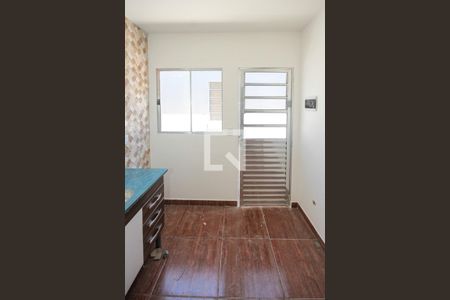 Cozinha de casa para alugar com 1 quarto, 25m² em Jardim Ana Rosa, São Paulo