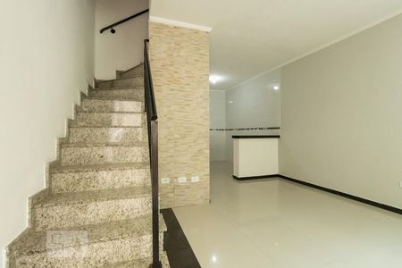 Sala de casa de condomínio para alugar com 2 quartos, 65m² em Parada Xv de Novembro, São Paulo