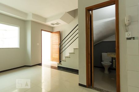 Sala de casa de condomínio para alugar com 2 quartos, 65m² em Parada Xv de Novembro, São Paulo