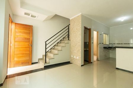 Sala de casa de condomínio para alugar com 2 quartos, 65m² em Parada Xv de Novembro, São Paulo
