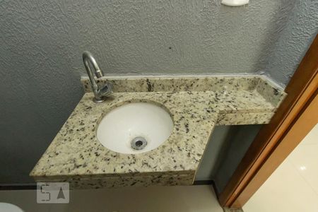 Casa de condomínio para alugar com 65m², 2 quartos e 1 vagaBanheiro