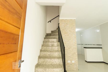 Casa de condomínio para alugar com 65m², 2 quartos e 1 vagaEscada