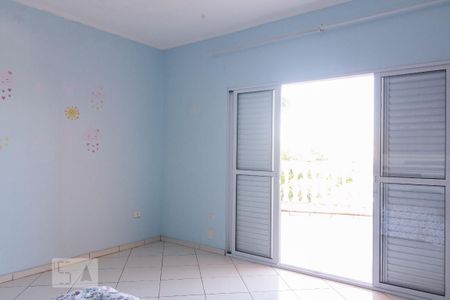 Casa à venda com 300m², 4 quartos e 5 vagas Casa à venda com 300m², 4 quartos e 5 vagasSuíte