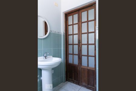 Casa à venda com 300m², 4 quartos e 5 vagas Casa à venda com 300m², 4 quartos e 5 vagasLavabo