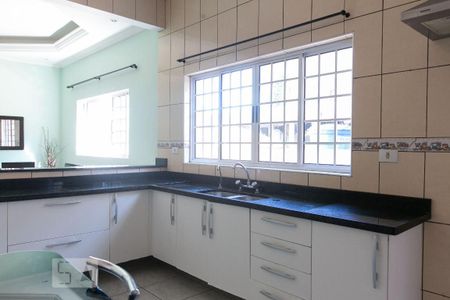 Casa à venda com 300m², 4 quartos e 5 vagas Casa à venda com 300m², 4 quartos e 5 vagasCozinha