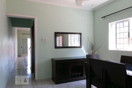 Casa à venda com 300m², 4 quartos e 5 vagas Casa à venda com 300m², 4 quartos e 5 vagasSala de Jantar